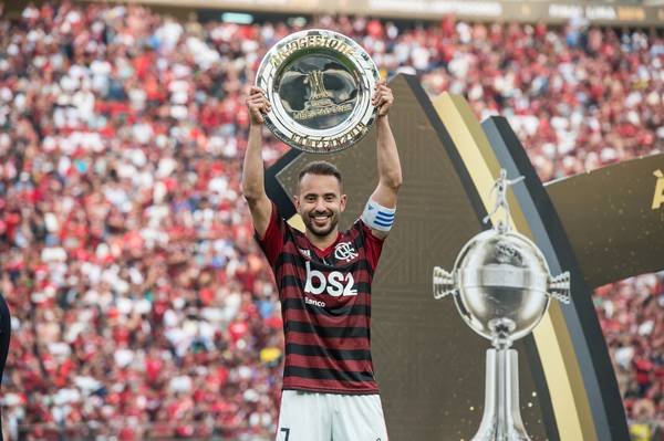 Flamengo reencontra Everton Ribeiro nesta quinta-feira; como foram os confrontos contra outros ídolos?