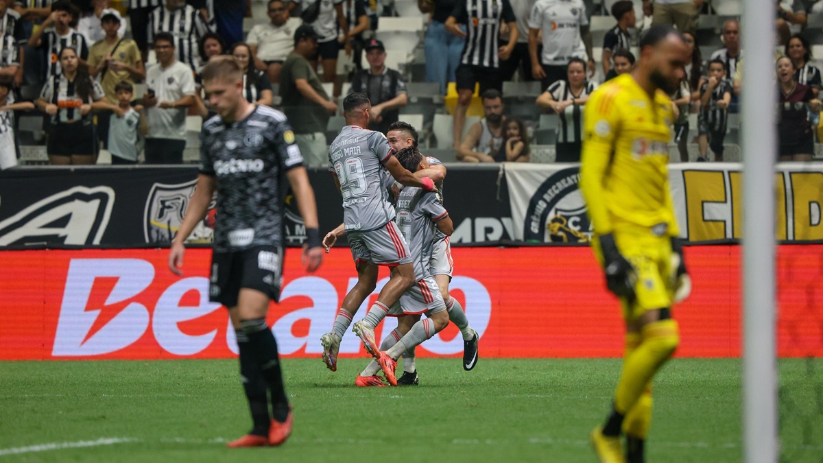 Internacional vence o Atlético-MG antes do jogo contra o Flamengo