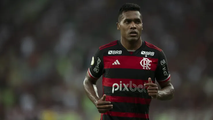 Alex Sandro é garantido para o próximo Fla-Flu do Flamengo, sem preocupações.