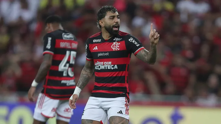 Carlinhos vê sua posição ameaçada no Flamengo com o retorno de Gabigol.