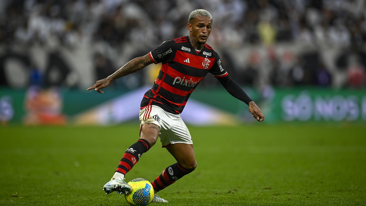 Milan considera contratar Wesley, jogador do Flamengo