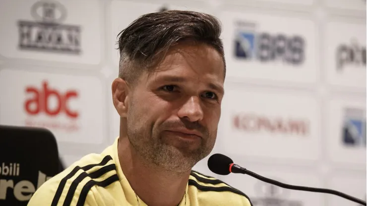 Diego Ribas decide permanecer no Flamengo mesmo após chegada de Filipe Luís