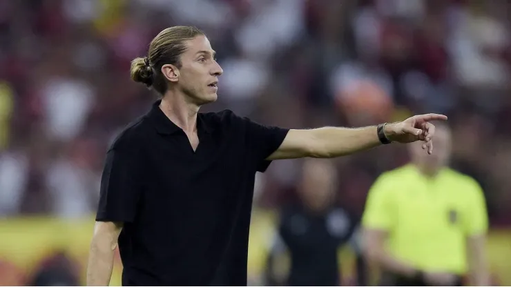 Filipe Luís convoca promessa da base para o jogo entre Flamengo e Fluminense.