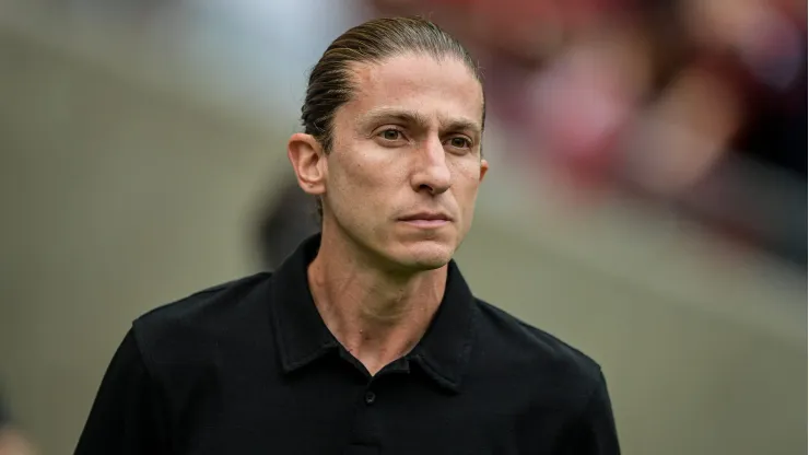 Filipe Luís explica as dificuldades do Flamengo com a posse de bola