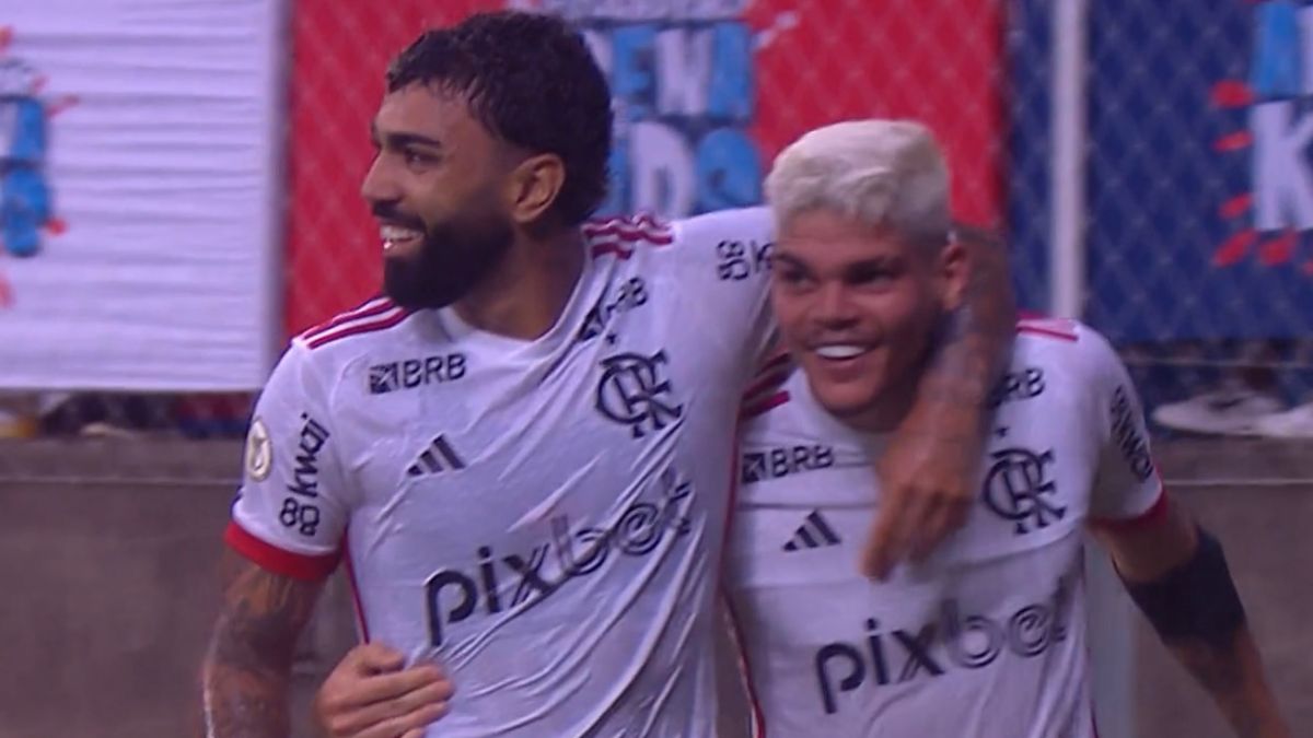 Flamengo vence o Bahia e mantém chances na disputa pelo título brasileiro.