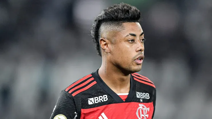 Flamengo decide o que fazer com Bruno Henrique em relação à punição para permanecer no clube