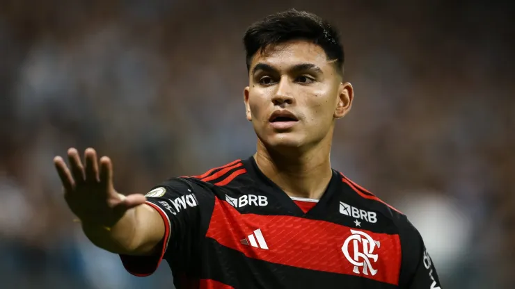 Flamengo protege Alcaraz com cláusula de rescisão de R$ 184 milhões