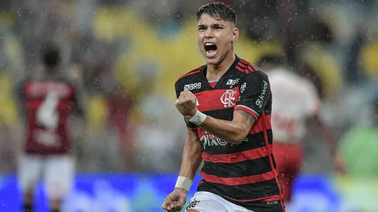 Flamengo recebe novidades sobre o retorno de Luiz Araújo