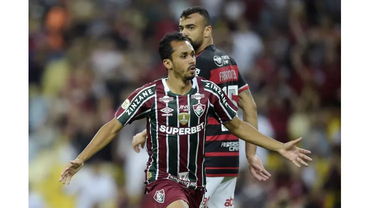 Fluminense vence o Flamengo, respira e deixa a zona de rebaixamento no Brasileirão Betano.