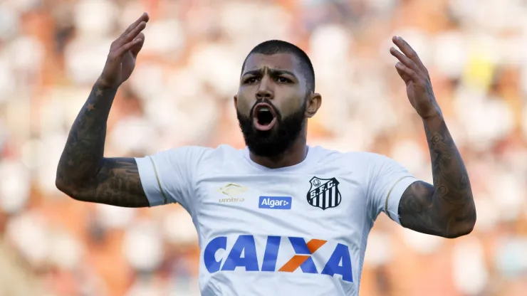 Gabigol, do Flamengo, continuará no clube e não retornará ao Santos em 2025.