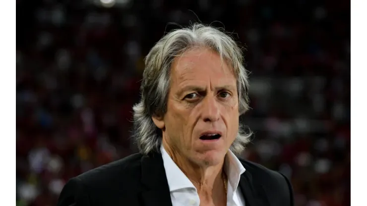 Jorge Jesus fica distante do Flamengo devido ao alto salário no Al-Hilal.