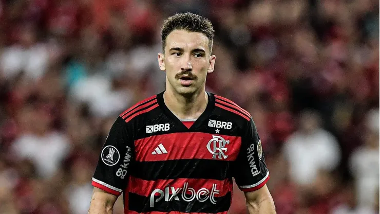 Léo Ortiz justifica o uso de foto com a camisa do Flamengo na infância