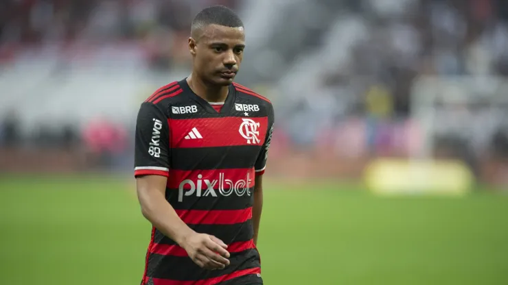 Lesão muscular de De La Cruz preocupa Flamengo contra o Corinthians