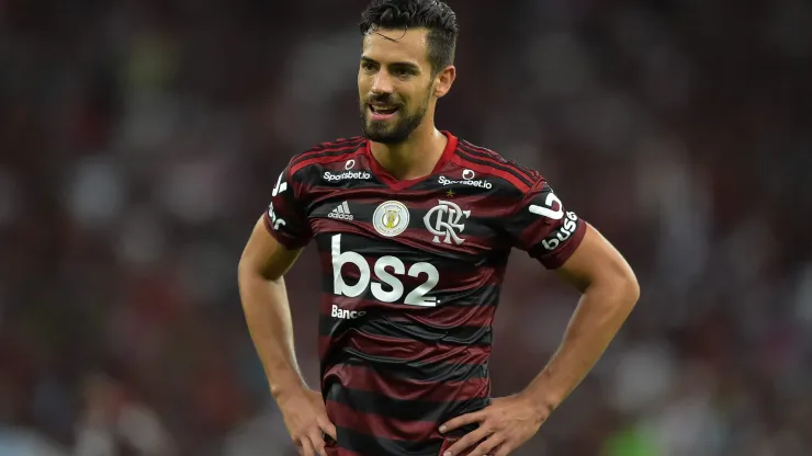 Pablo Marí não retornará ao Flamengo em janeiro.