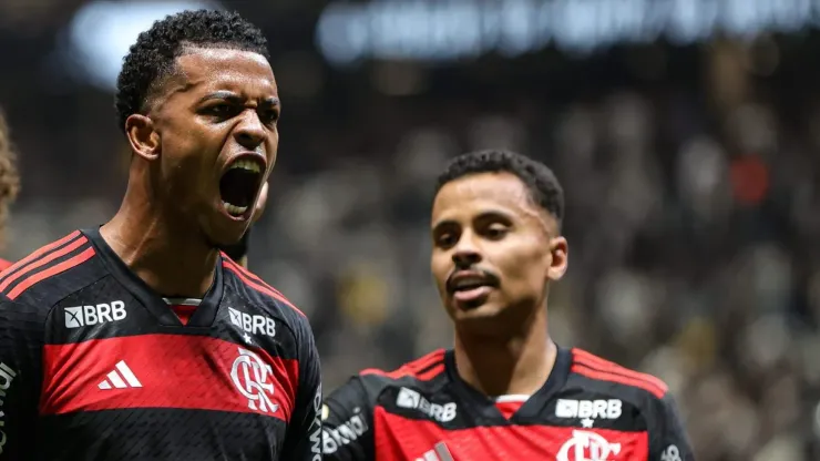 Quatro defensores precisam sair do Flamengo para que Allan, Carlinhos e +2 permaneçam