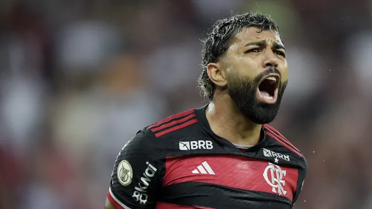 Torcedores do Flamengo cobram permanência de Gabigol no time