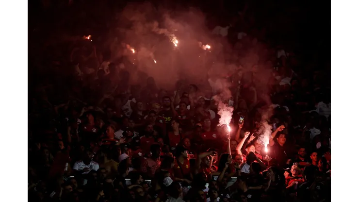 Torcedores do Flamengo se envolvem em confronto com torcedores do Fluminense antes do clássico Fla x Flu