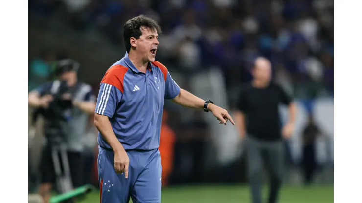 Volante do Cruzeiro é registrado pouco antes da partida contra Lanús