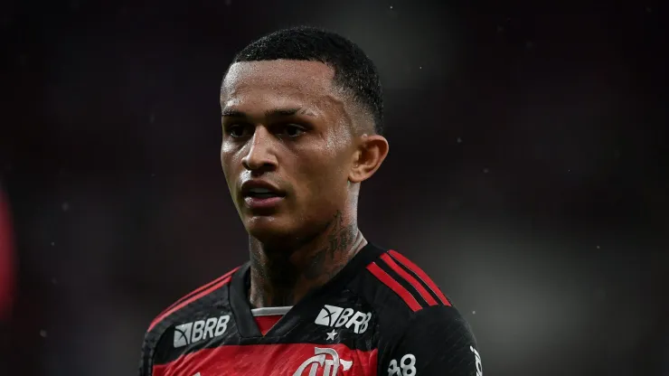 Wesley sem lesão e disponível para jogar no Flamengo