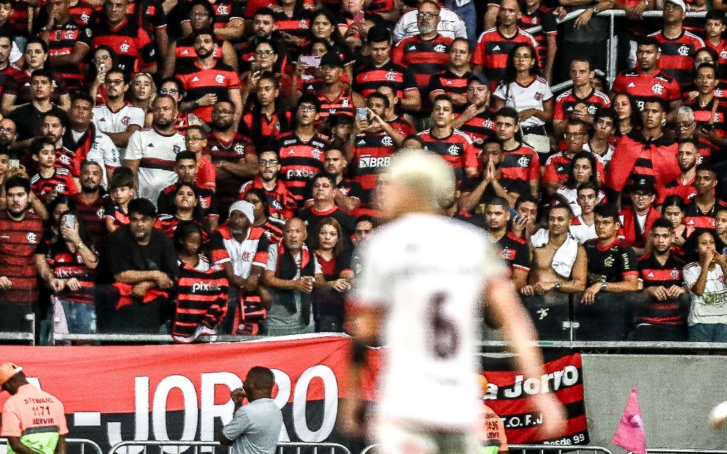 Filipe Luís fala sobre competição na lateral do Flamengo.