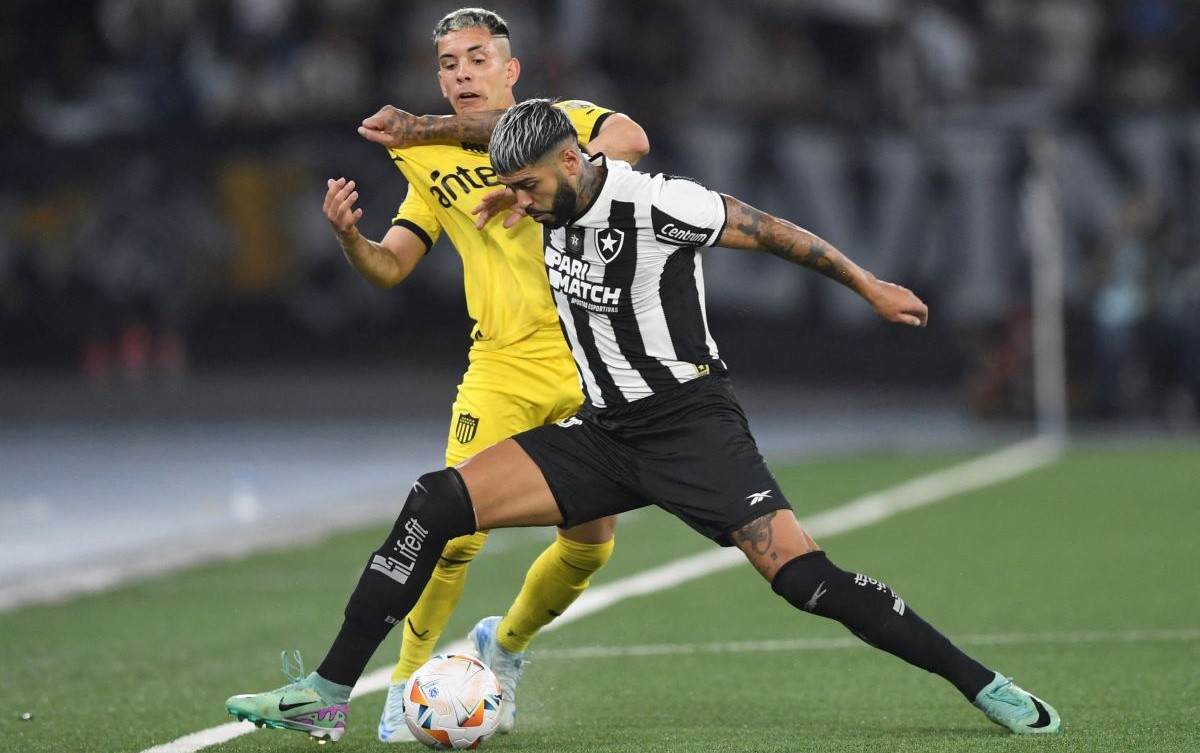 Botafogo vence o Peñarol por 5 a 0 na semifinal da Libertadores.