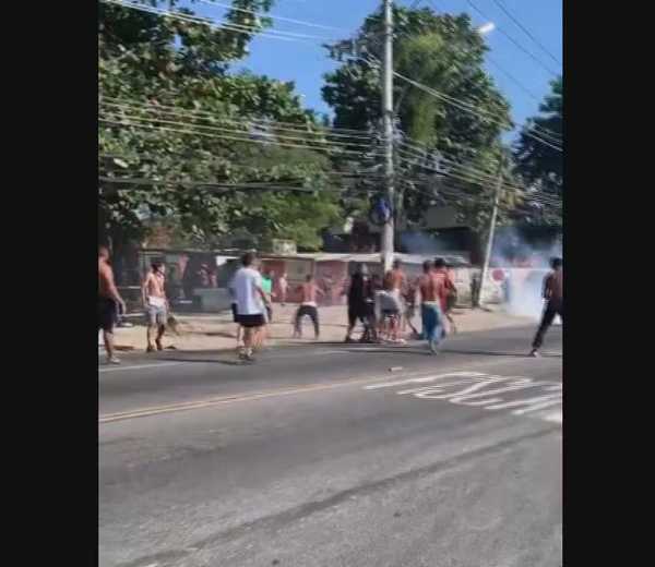 Confronto entre torcedores de Flamengo e Fluminense resulta na intervenção da polícia em bairros do Rio de Janeiro.