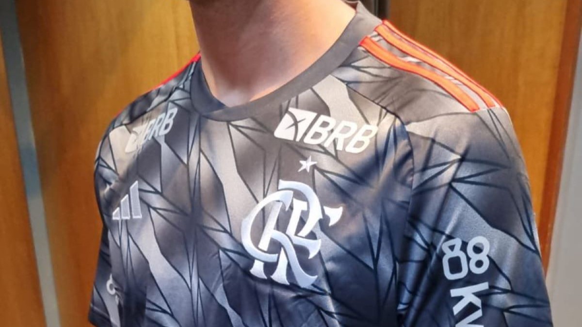 Veja as últimas imagens da nova camisa 3 do Flamengo