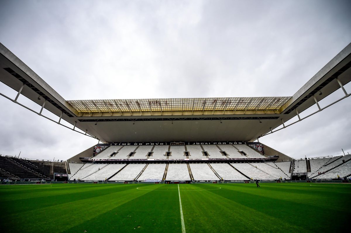 Corinthians age de forma maliciosa para atrapalhar preparação do Flamengo