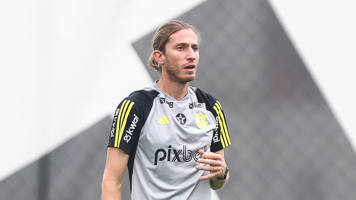 Filipe Luís tem 3 perguntas sobre a escalação do Flamengo.