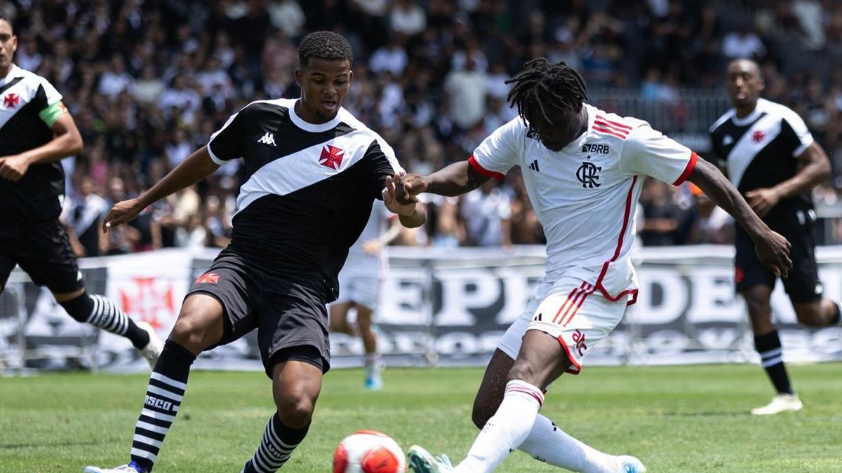 Flamengo perde final do Carioca Sub-20 para o Vasco após jogador ser expulso no início da partida.