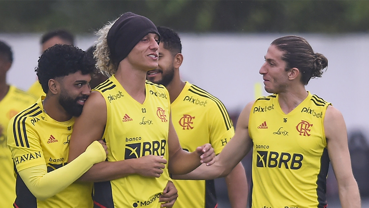 Filipe Luís reencontra 20 colegas de time no Flamengo