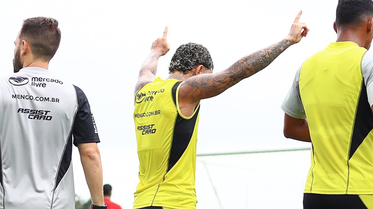 Filipe Luís organiza desafio de velocidade durante treino do Flamengo