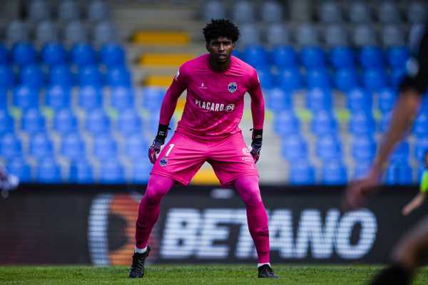 Corinthians finaliza troca de documentos com Flamengo e se prepara para anunciar contratação de Hugo Souza