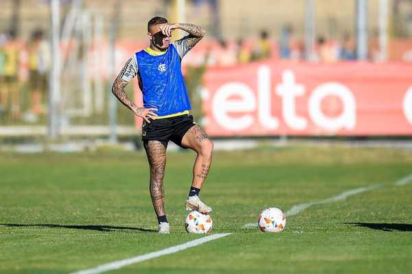 Everton Cebolinha e Allan retornam aos treinos com o time do Flamengo e estão com boas chances de enfrentar o Bahia