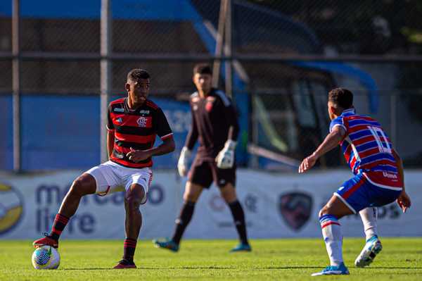 Filipe Luís não consegue vitória em sua estreia como técnico do Flamengo Sub-20