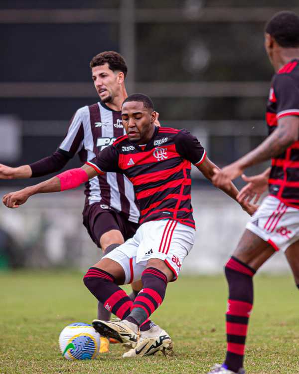 Lorran continua se destacando no sub-20 do Flamengo mesmo sem renovar contrato, com Mundial à vista