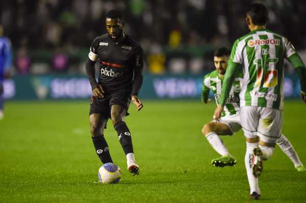 Roger Machado brilha no comando do Juventude no campeonato, com uma campanha segura e promissora. Vitória de virada contra o Flamengo é mais um feito marcante.