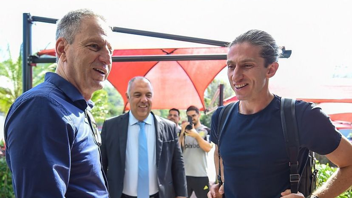 Pressão interna leva à demissão de Tite e promoção de Filipe Luís no Flamengo.