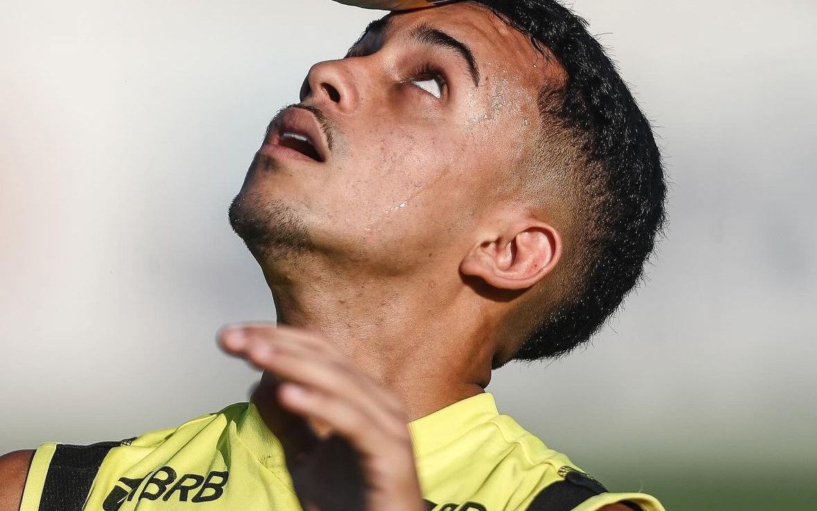 Matheus Gonçalves faz 'confissão' durante treino do Flamengo