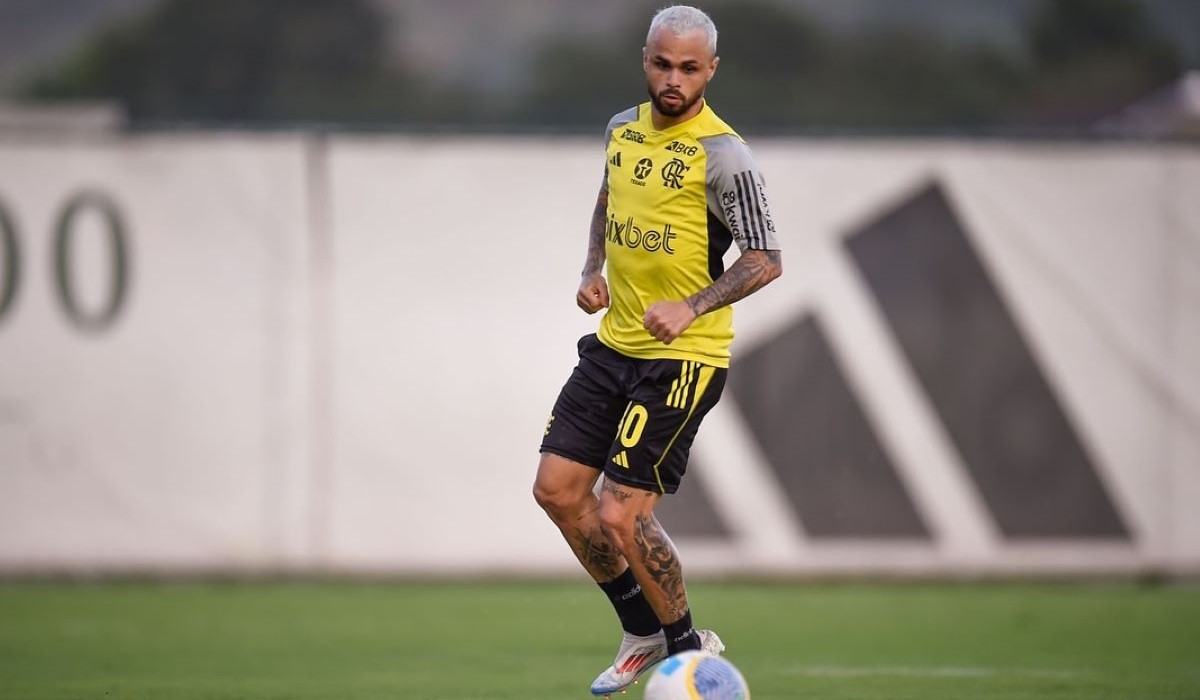 Michael treina com o grupo e reforça o Flamengo para enfrentar o Corinthians