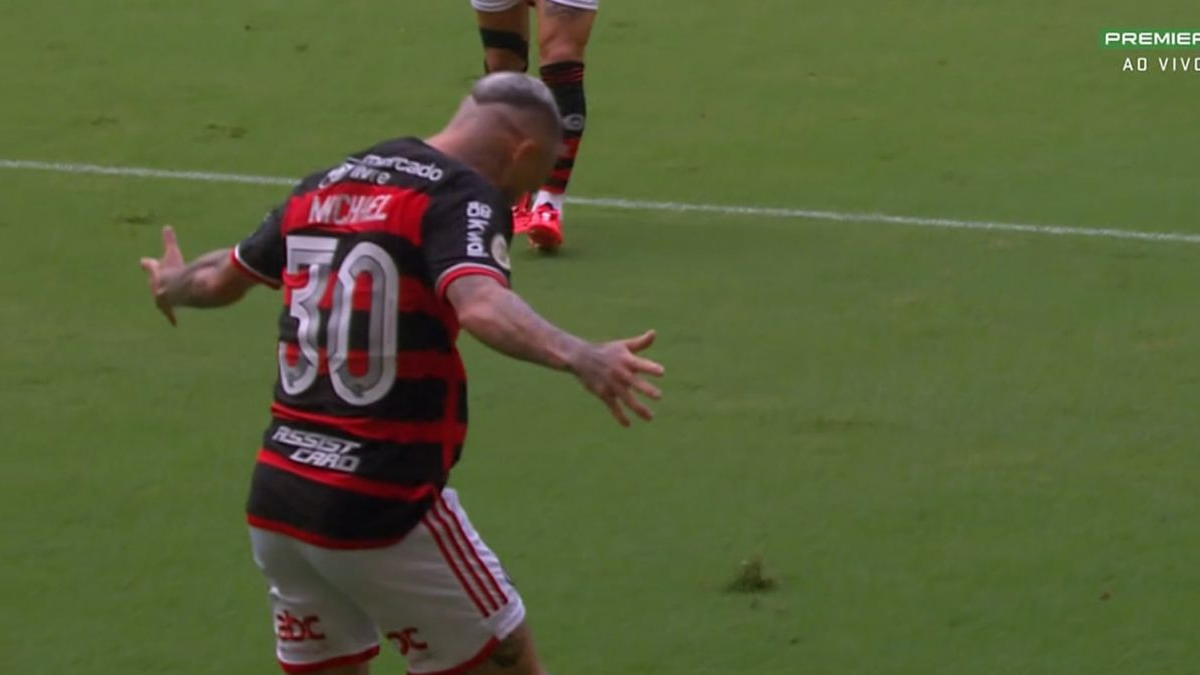 Michael balança a rede do Juventude, marca um golaço e anima a torcida do Flamengo.