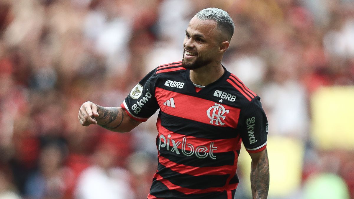 Michael celebra primeiro gol pelo Flamengo após retornar de lesão