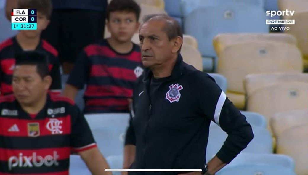 Técnico do Corinthians cutuca o Flamengo depois da derrota.