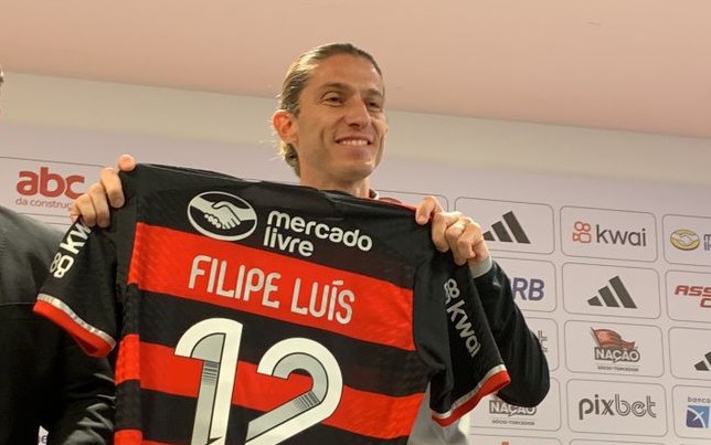 Ídolo do clube deseja sorte a Filipe Luís como novo técnico do Flamengo.