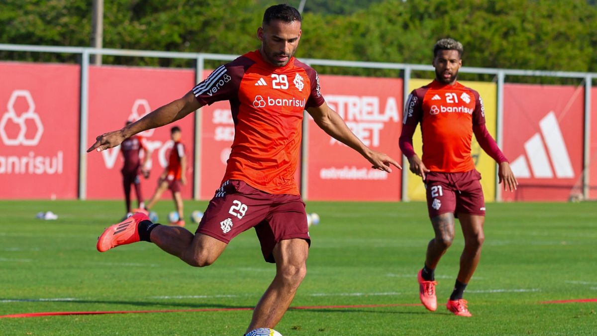 Com dois ex-jogadores do Flamengo, confira a provável escalação do Internacional para a partida de hoje.