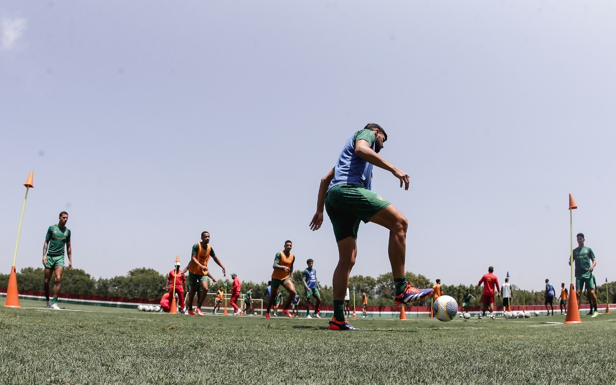 Confira a possível escalação do Fluminense para o jogo contra o Flamengo no Brasileirão.