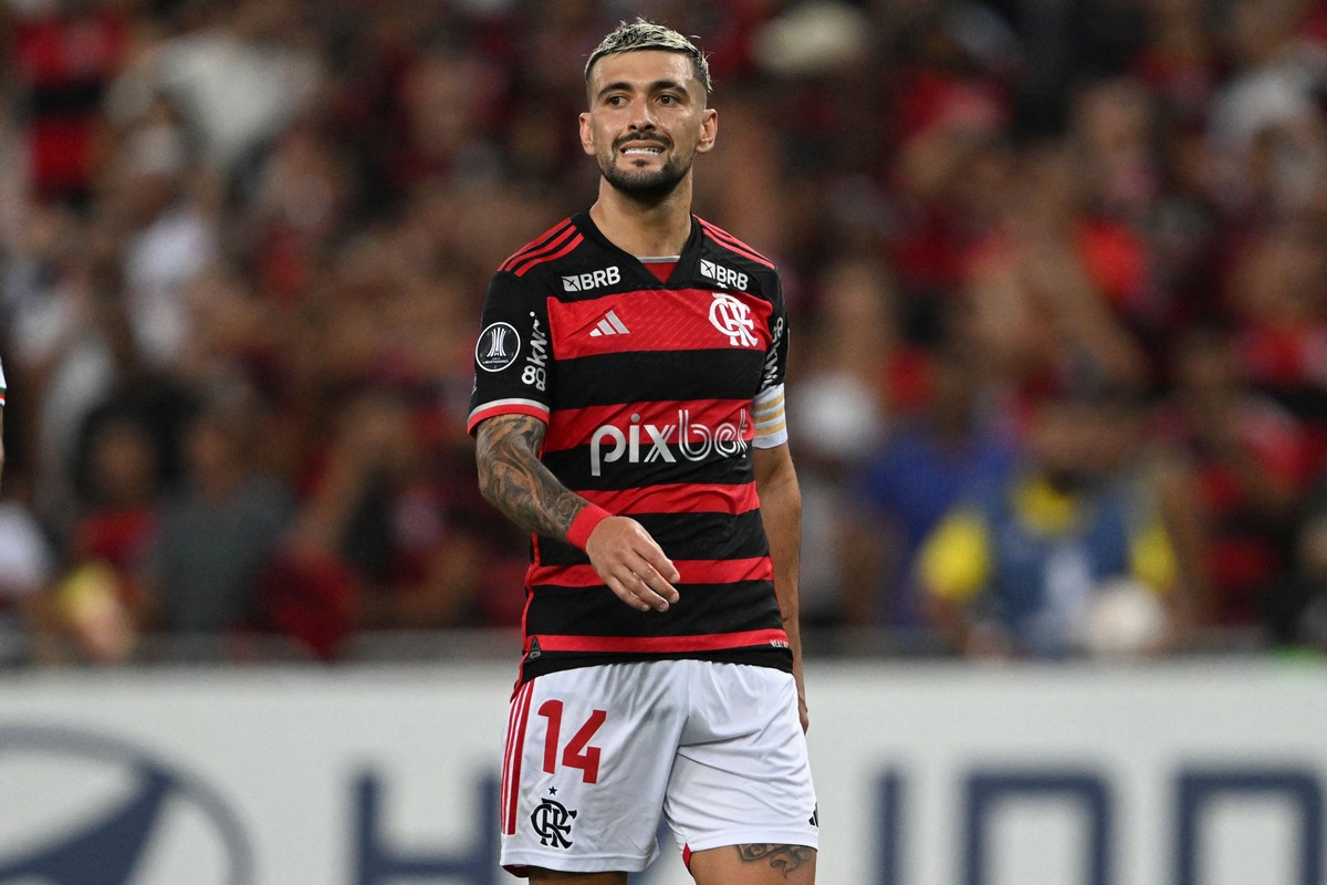 Arrascaeta retorna ao time titular do Flamengo contra o Bolívar; Lorran deve ficar como opção no banco de reservas