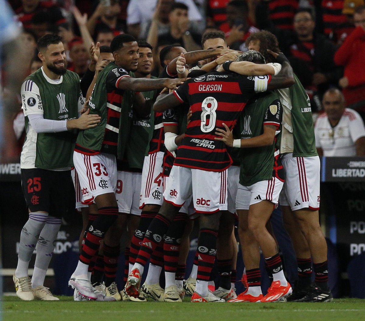 Flamengo goleia o Bolívar e mantém vivo o sonho da classificação na Libertadores