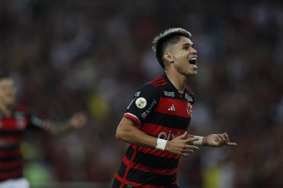 Luiz Araújo se destaca e se torna fundamental para o Flamengo em meio a desfalques e críticas