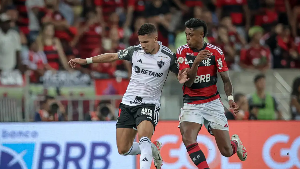 Flamengo e Atlético-MG disputam título nacional pela terceira vez.